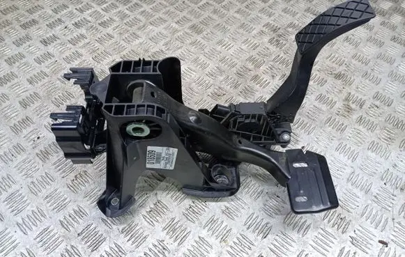 Volkswagen PASSAT CC Accelerator throttle pedal
