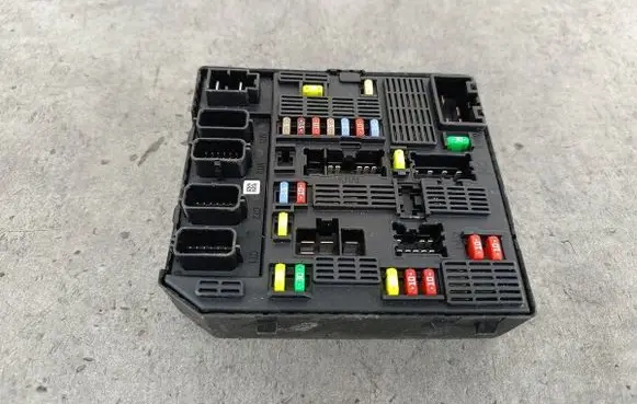 Renault Scenic III - Grand scenic III Central body control module 284B67924RUSMJR95