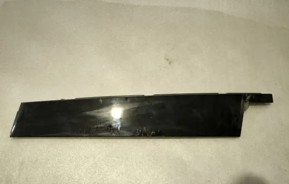 Porsche Macan (95B) Front door glass trim molding 95B853318