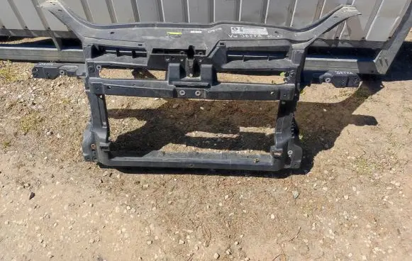 Volkswagen Jetta III Radiator support slam panel bracket 