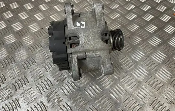 Peugeot 208 Generator/alternator 9670899580