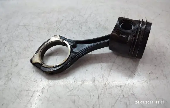 Mercedes-Benz S W221 Piston with connecting rod