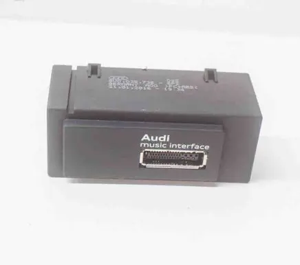 Audi RS3 AUX in-socket connector 8V0035736
