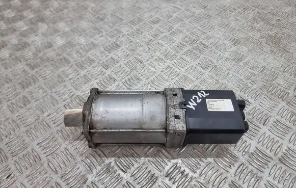 Mercedes-Benz E W212 Power steering pump 758135ffff 5wk66100e