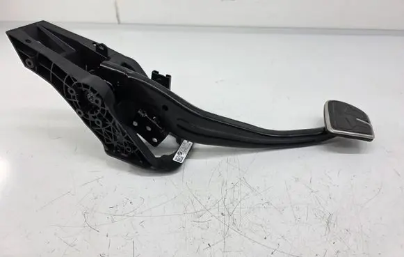 BMW X7 G07 Brake pedal 6874279