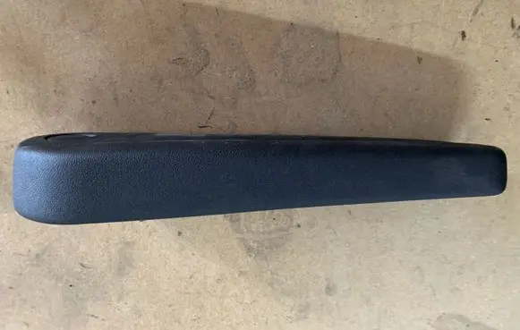 Chrysler Town u0026 Country V Rear seat armrest 1000231823