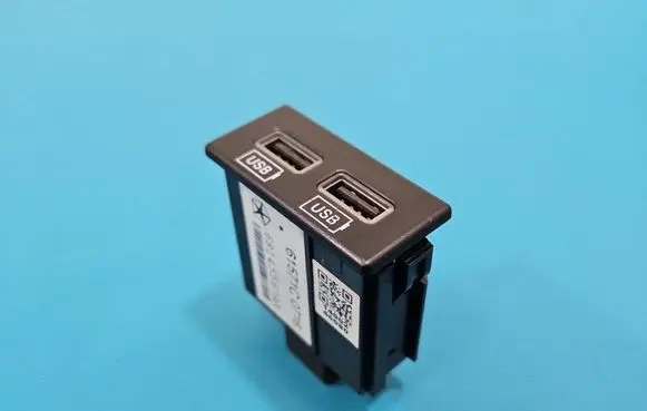 Jeep Grand Cherokee USB socket connector 68145567AA IMPRK1592767