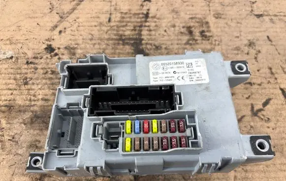 Opel Combo D Fuse box set 00520158930 28468797 116RI000674