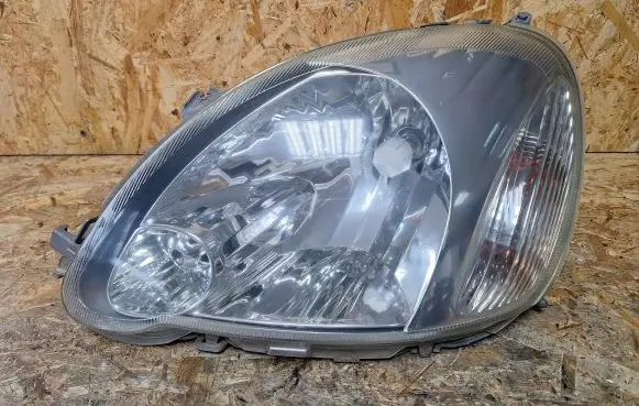 Toyota Yaris Headlight/headlamp