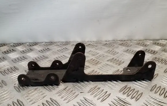 Radiator mount bracket