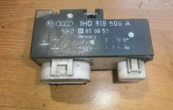 Volkswagen Golf III Coolant fan relay 1h0919506a