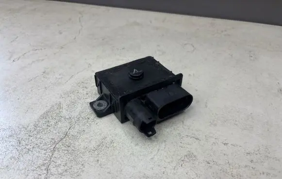 BMW 5 E60 E61 Glow plug pre-heat relay 0522120701