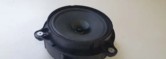 Renault Captur Rear door speaker