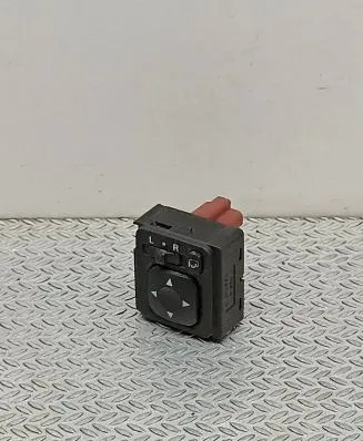 Mitsubishi Pajero Wing mirror switch 183569
