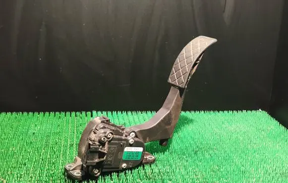 Volkswagen Golf IV Accelerator throttle pedal 6PV00849601 6Q1721503C