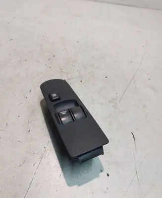 Mitsubishi Colt Electric window control switch MR587959 1337TH6 C8DD342M