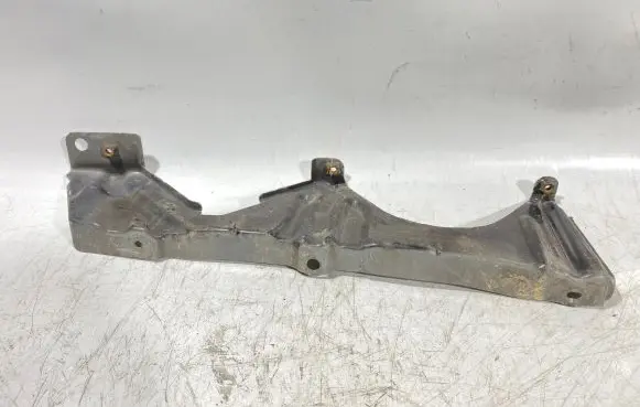 Nissan X-Trail T30 Front splash guards bracket 