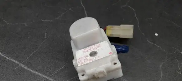 Mitsubishi Sigma A/C air flow flap actuator/motor mb439123
