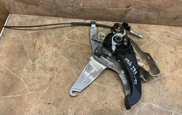 Mercedes-Benz C W204 Handbrake/parking brake lever assembly A2044200684