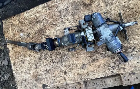 Toyota Avensis T250 Steering wheel axle N0501517