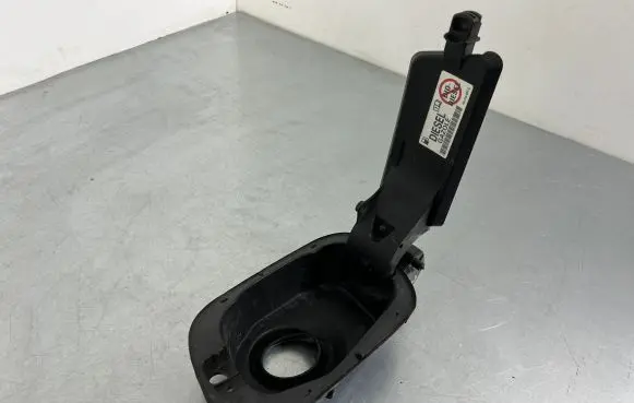 Volkswagen Touareg II Fuel tank cap 7P6809857