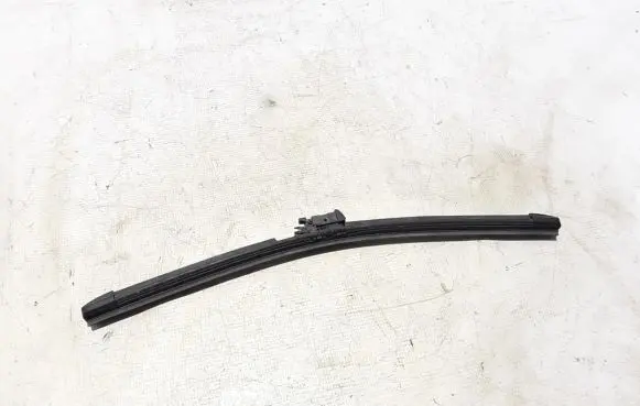 Volvo XC60 Front wiper blade arm