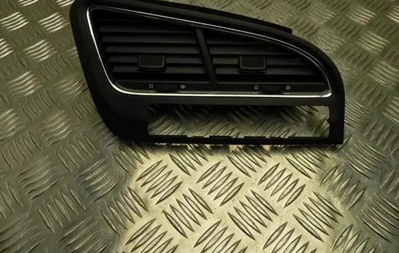 Peugeot 5008 Rear air vent grill 9686528077 I9289