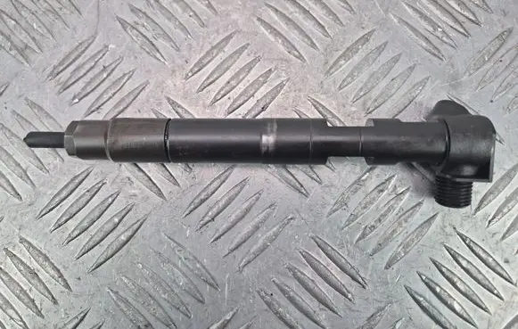 Mercedes-Benz E W212 Fuel injector A6510702887