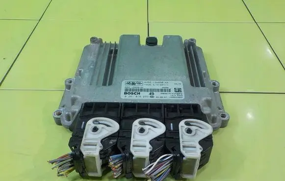 Land Rover Freelander 2 - LR2 Engine control unit/module 0281016233