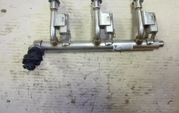 Ford Fiesta Fuel distributor DM5G9H487AA VD724