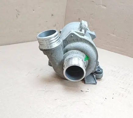 BMW 5 F10 F11 Water pump 7583836