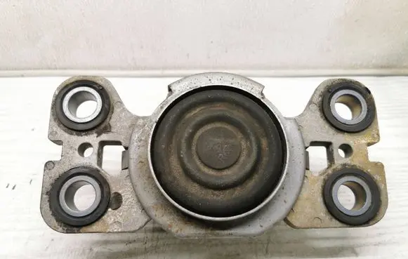 Engine mount bracket