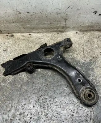Volkswagen PASSAT B4 Front lower control arm/wishbone 357407157