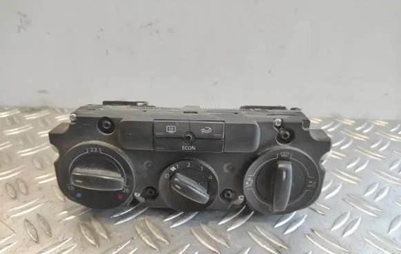 Volkswagen PASSAT B6 Climate control unit