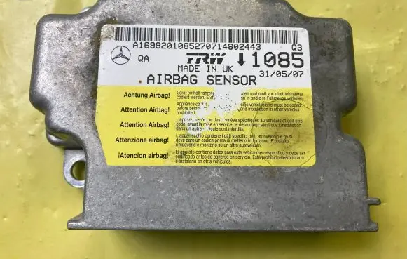 Mercedes-Benz B W245 Airbag control unit/module A1698201085
