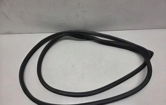 KIA Stonic Front door rubber seal 