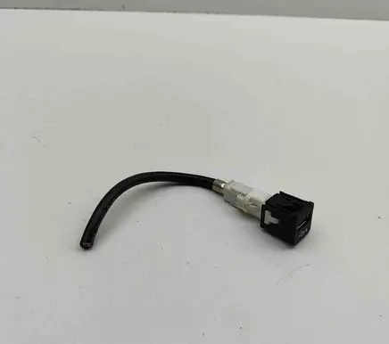 BMW 3 G20 G21 USB socket connector 9229294