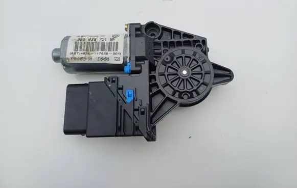 Volkswagen PASSAT B5 Rear door window regulator motor 3B9839751BF 9776105406301 0130821697