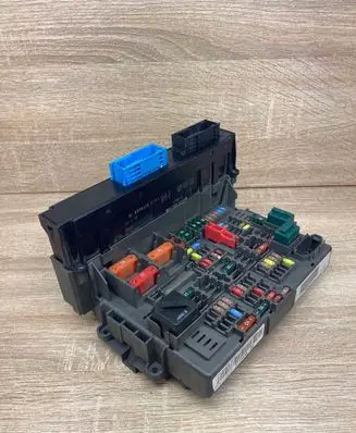 BMW 3 E90 E91 Fuse module 9176886 9119446