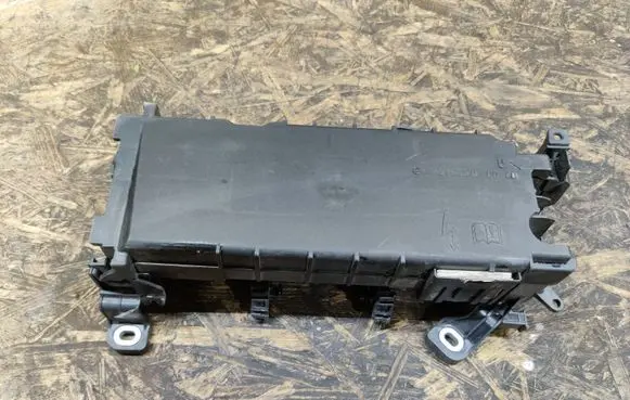 Mercedes-Benz A W176 Fuse module A2465400240 A2465400040