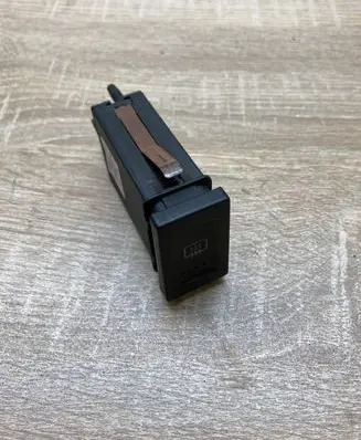 Volkswagen PASSAT B5.5 Windscreen/window heater switch 3B0959621D