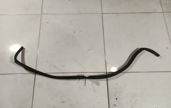 Volkswagen Touran I Engine compartment rubber 