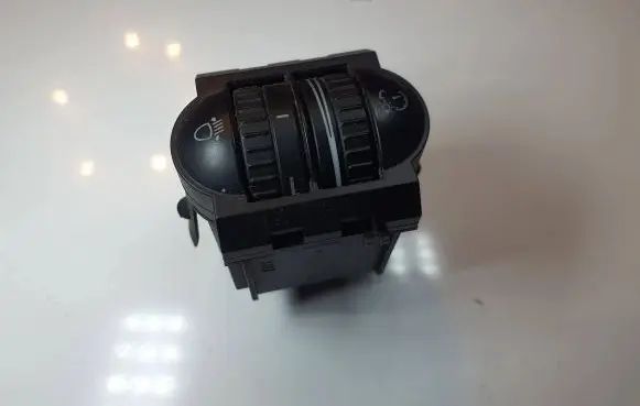 Volkswagen Golf V Headlight level height control switch 1K0941333D