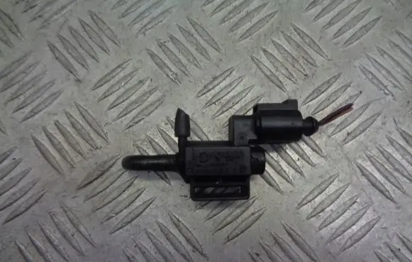 Skoda Octavia Mk1 (1U) Vacuum valve 037906283C