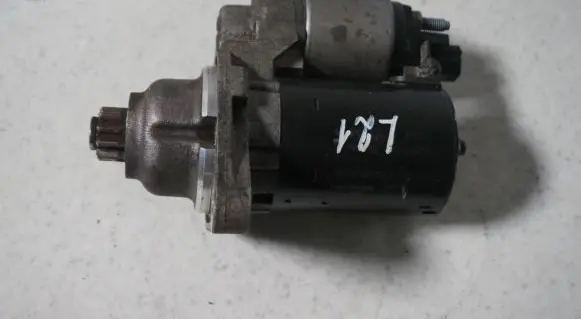 Volkswagen Touran I Starter motor 011911023A