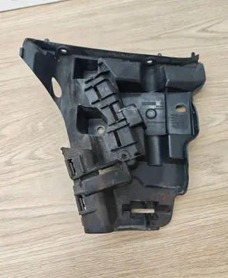 Volvo XC70 Front bumper mounting bracket 31214961