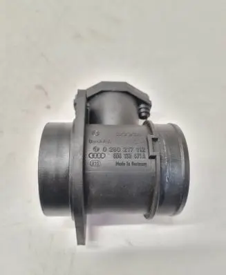 Volkswagen PASSAT B5 Mass air flow meter 058133471A 0280217112