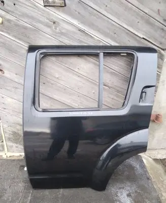 Nissan Pathfinder R51 Rear door