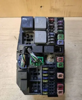 Ford Mondeo Mk III Fuse module 1S7T14A142AA 71543256