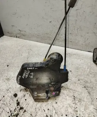 Toyota Corolla Verso AR10 Rear door lock